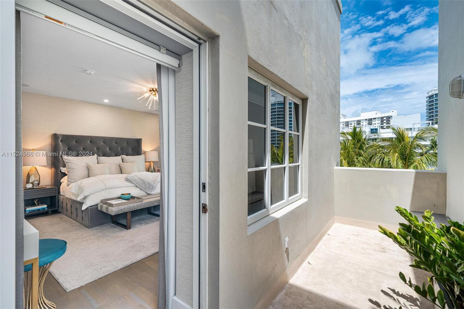 AQUA TOWNHOMES - Residential