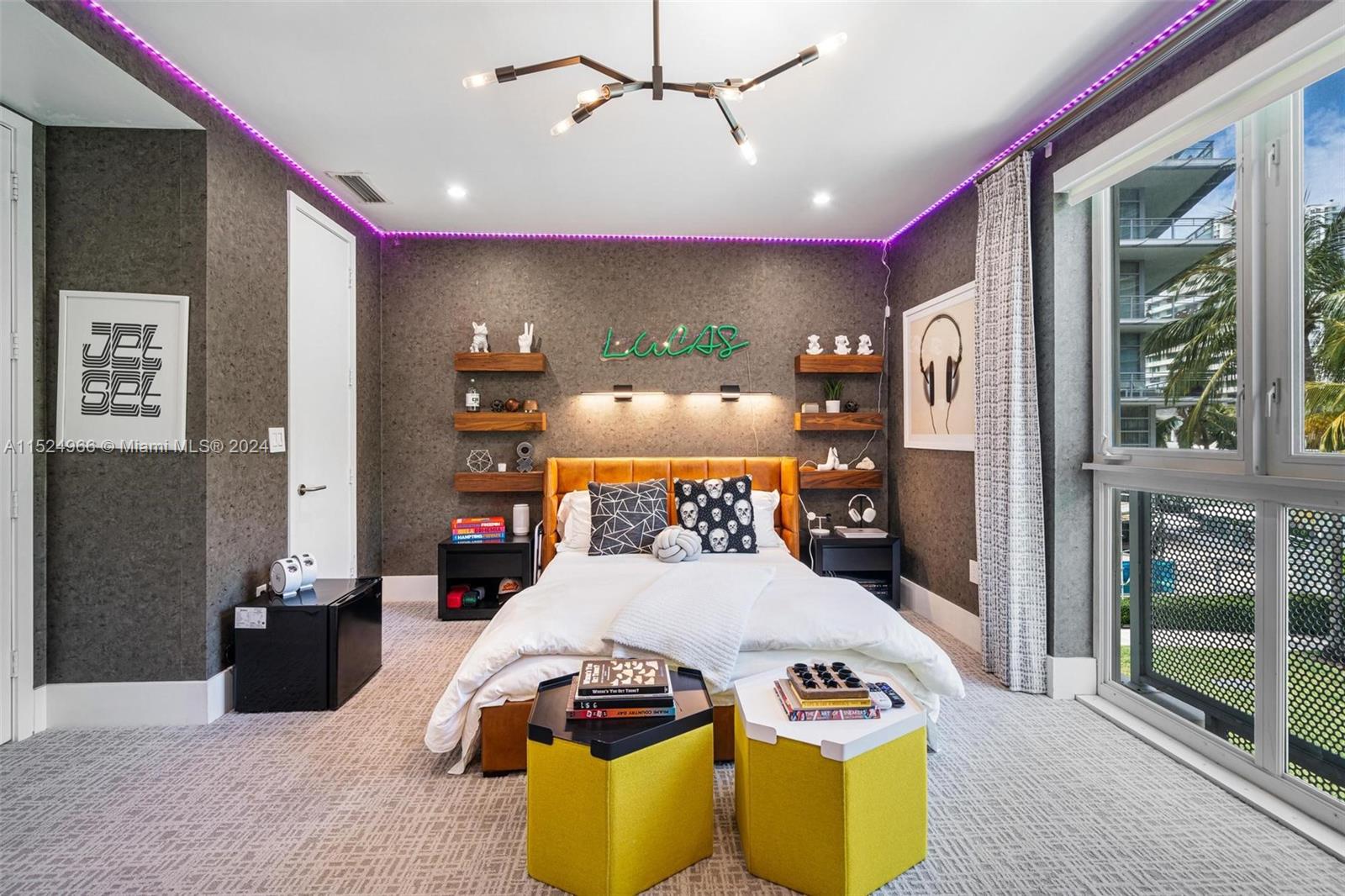 AQUA TOWNHOMES - Residential