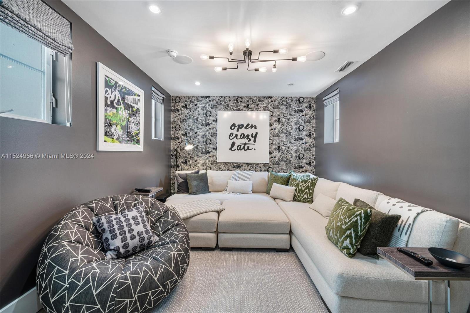 AQUA TOWNHOMES - Residential