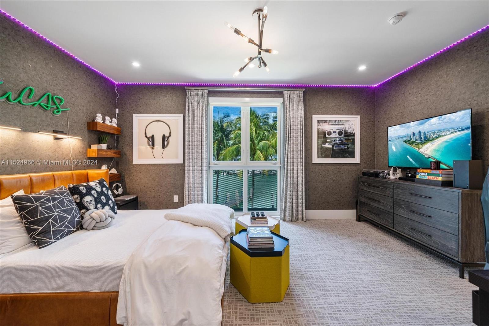 AQUA TOWNHOMES - Residential