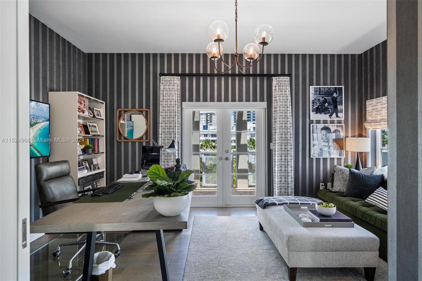 AQUA TOWNHOMES - Residential