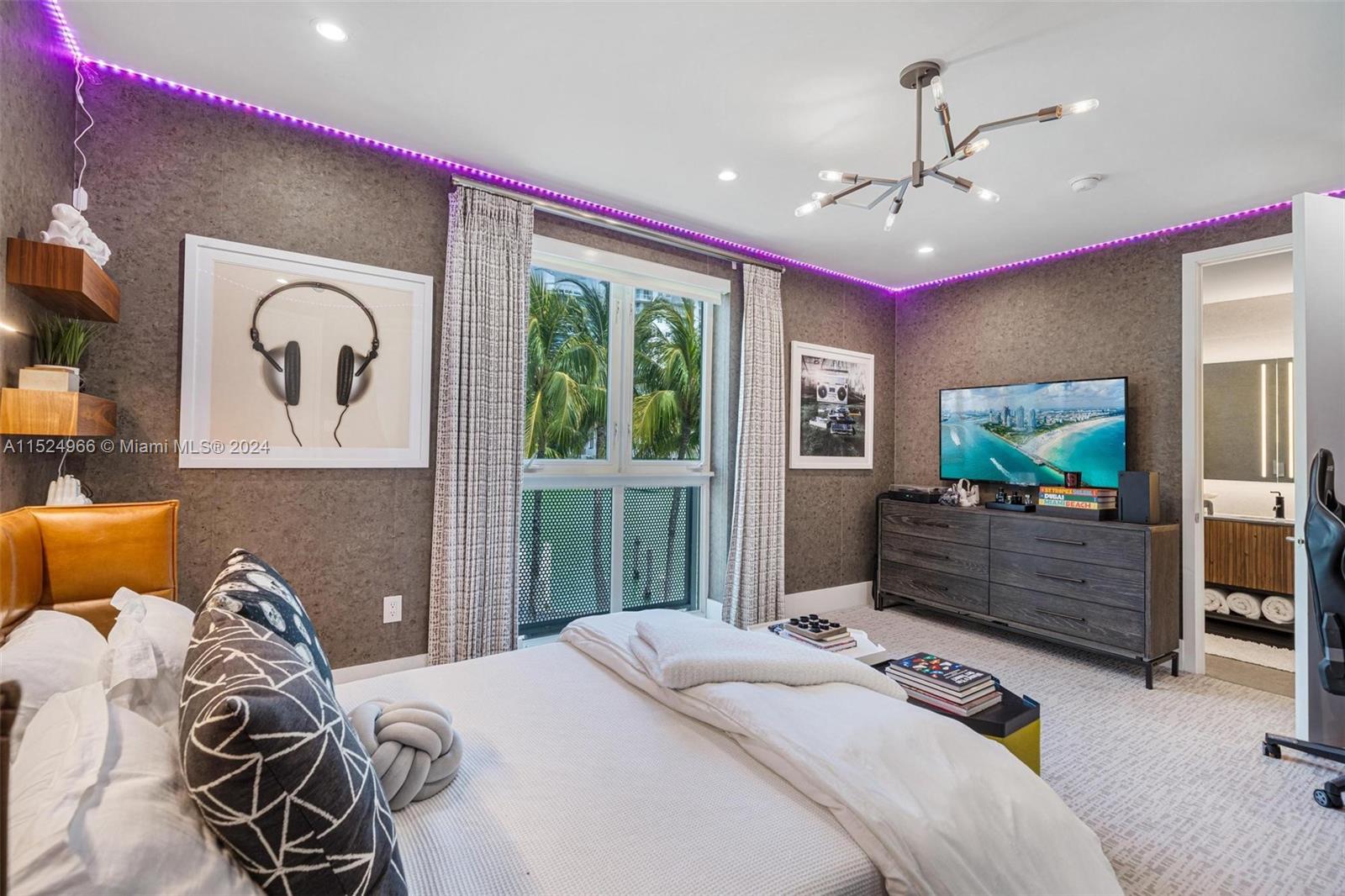 AQUA TOWNHOMES - Residential