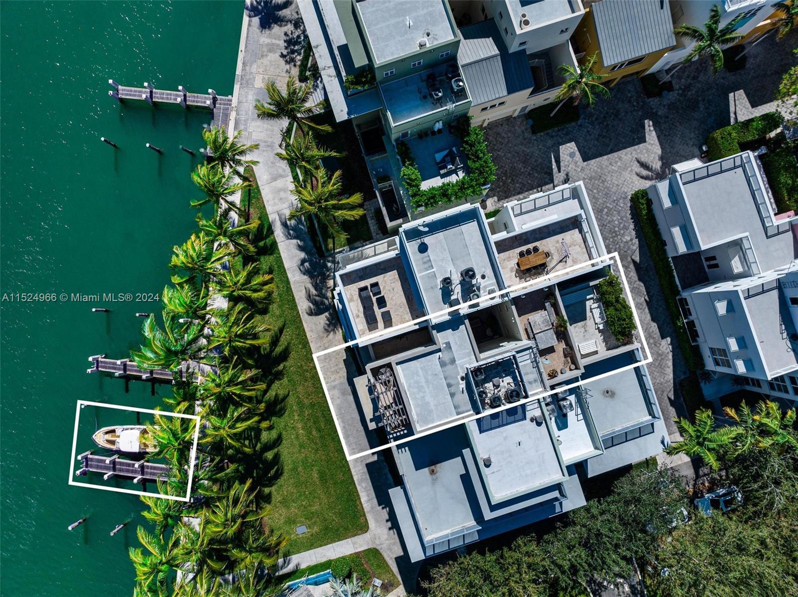 AQUA TOWNHOMES - Residential