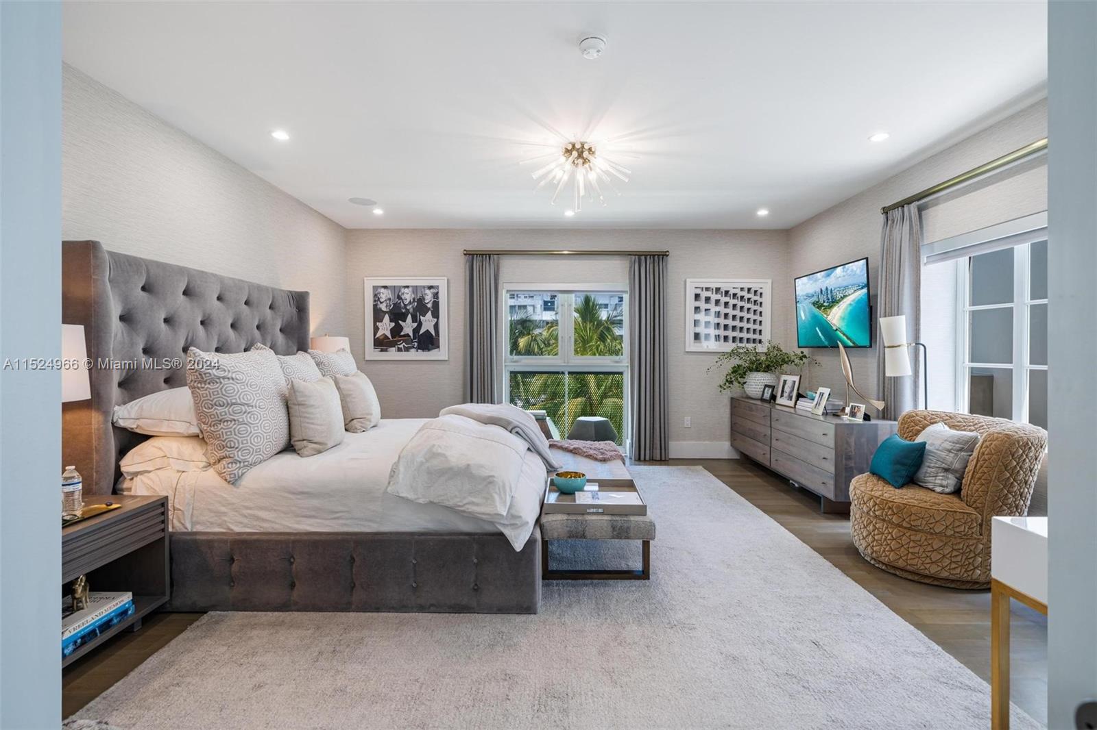 AQUA TOWNHOMES - Residential