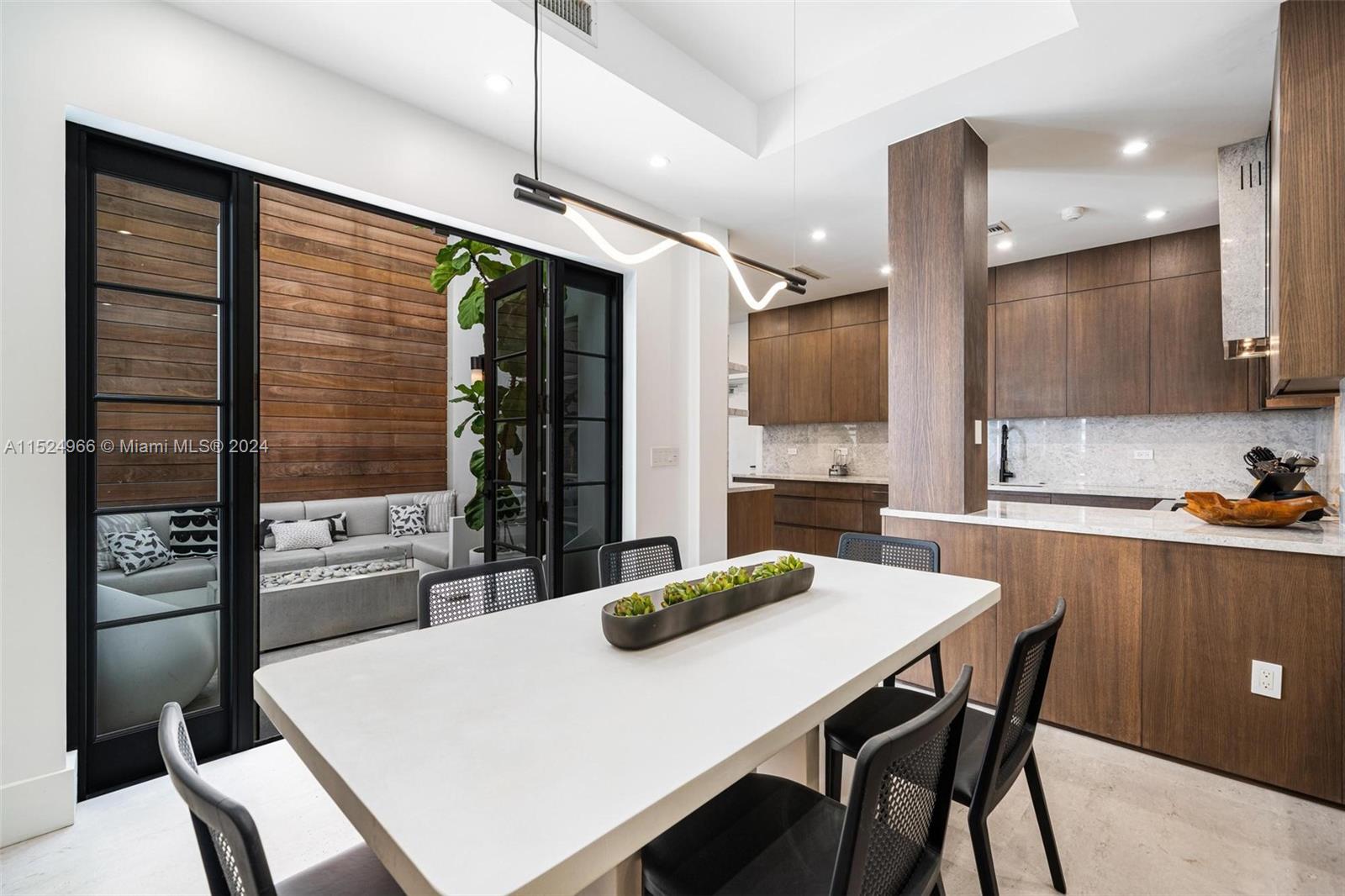 AQUA TOWNHOMES - Residential