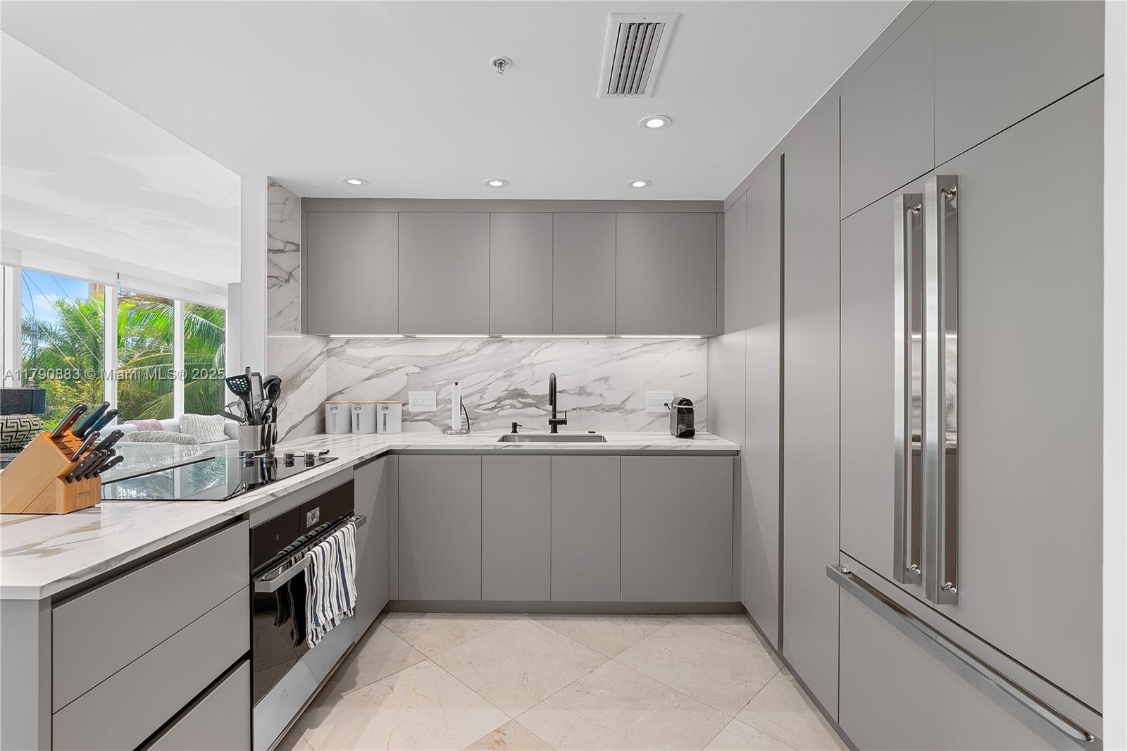 THE TOWER RESIDENCES COND - Residential Lease