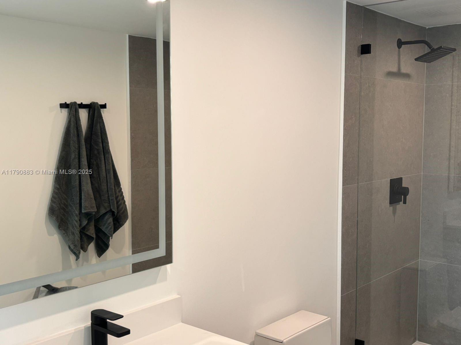 THE TOWER RESIDENCES COND - Residential Lease