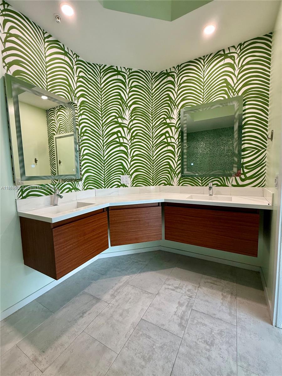 THE COURTS AT SOUTH BEACH - Residential Lease