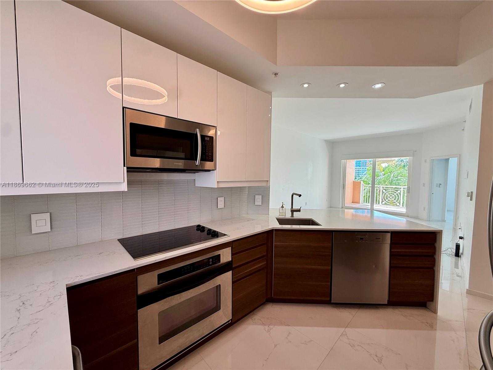 THE COURTS AT SOUTH BEACH - Residential Lease