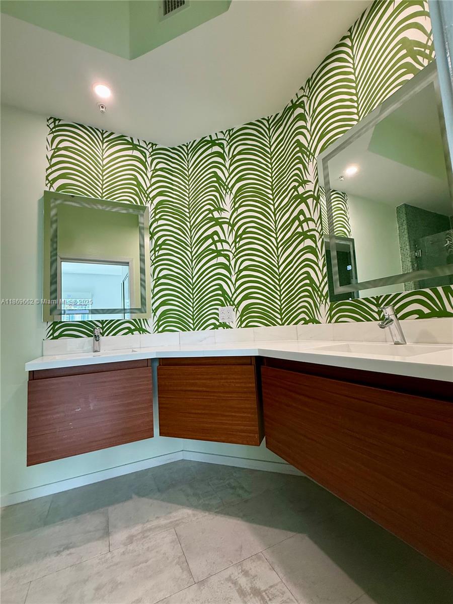 THE COURTS AT SOUTH BEACH - Residential Lease