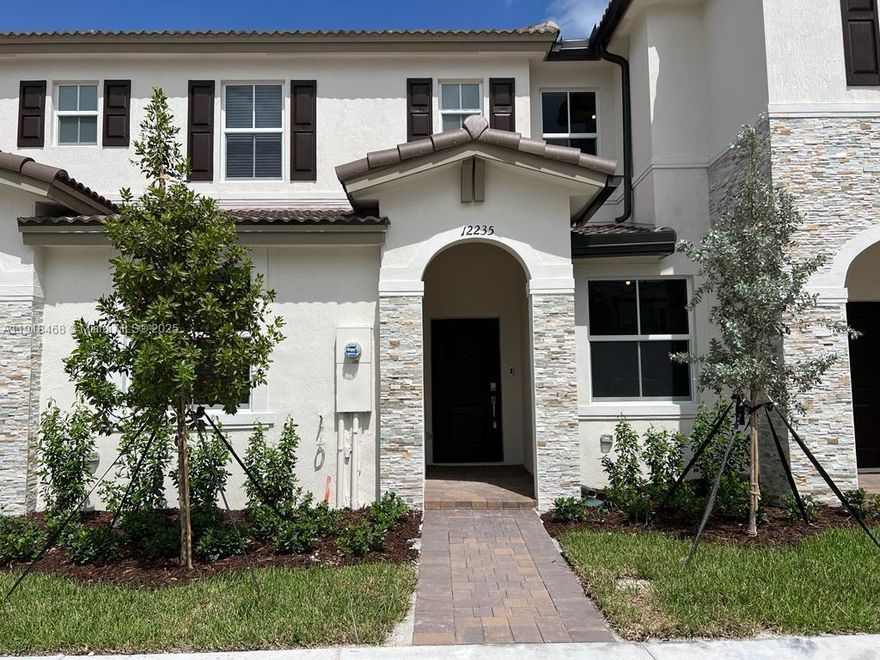 Beautiful Villa home with fence patio at Westview North, easy access to the major highways, wonderful new gated community with clubhouse