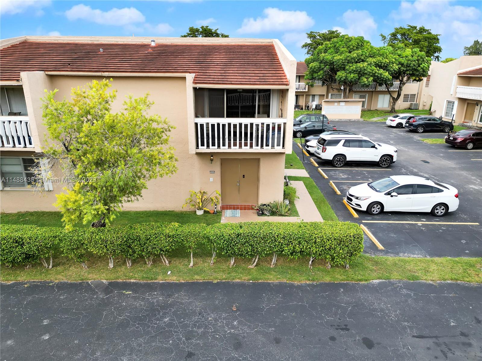 HERITAGE SQUARE CONDO - Residential