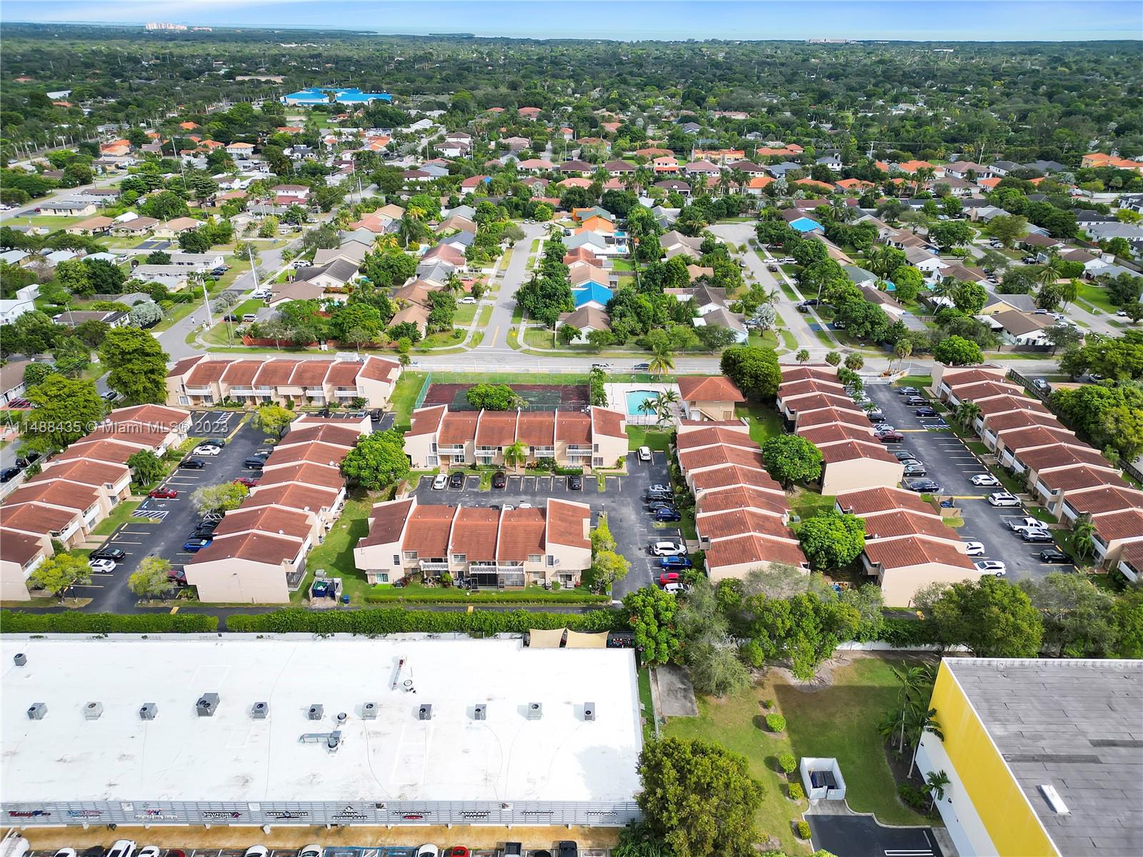 HERITAGE SQUARE CONDO - Residential