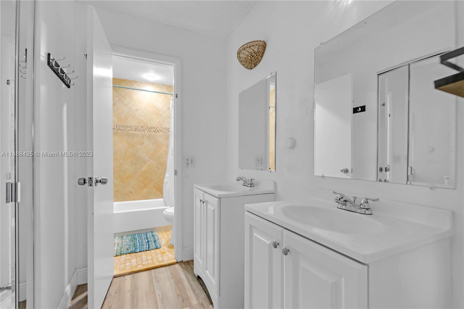 HERITAGE SQUARE CONDO - Residential