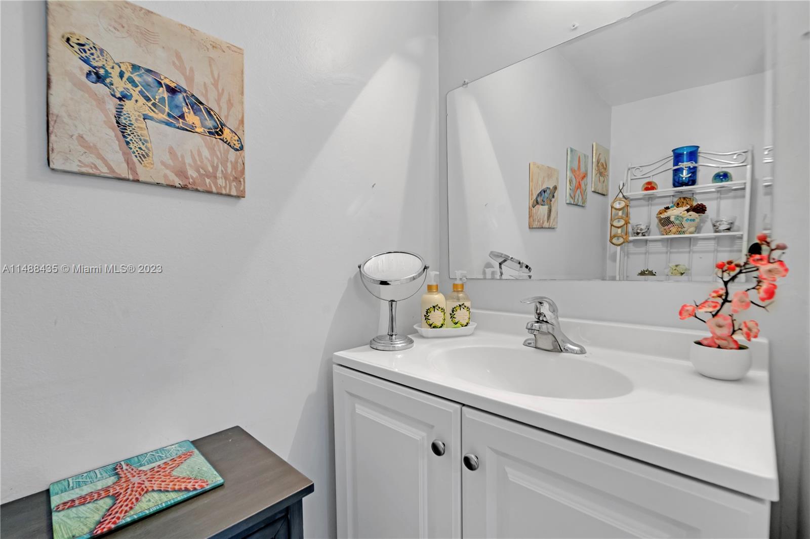 HERITAGE SQUARE CONDO - Residential