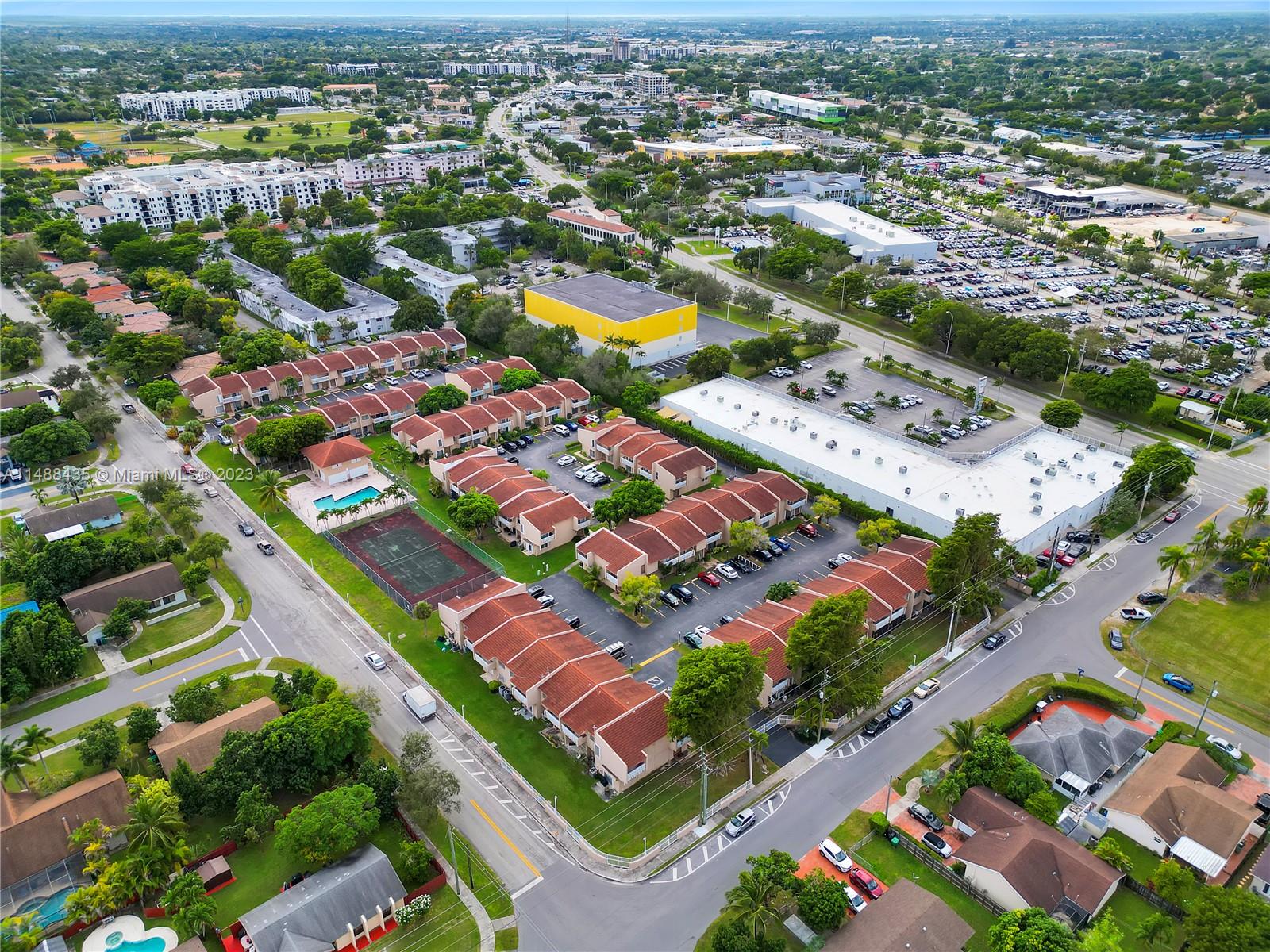 HERITAGE SQUARE CONDO - Residential