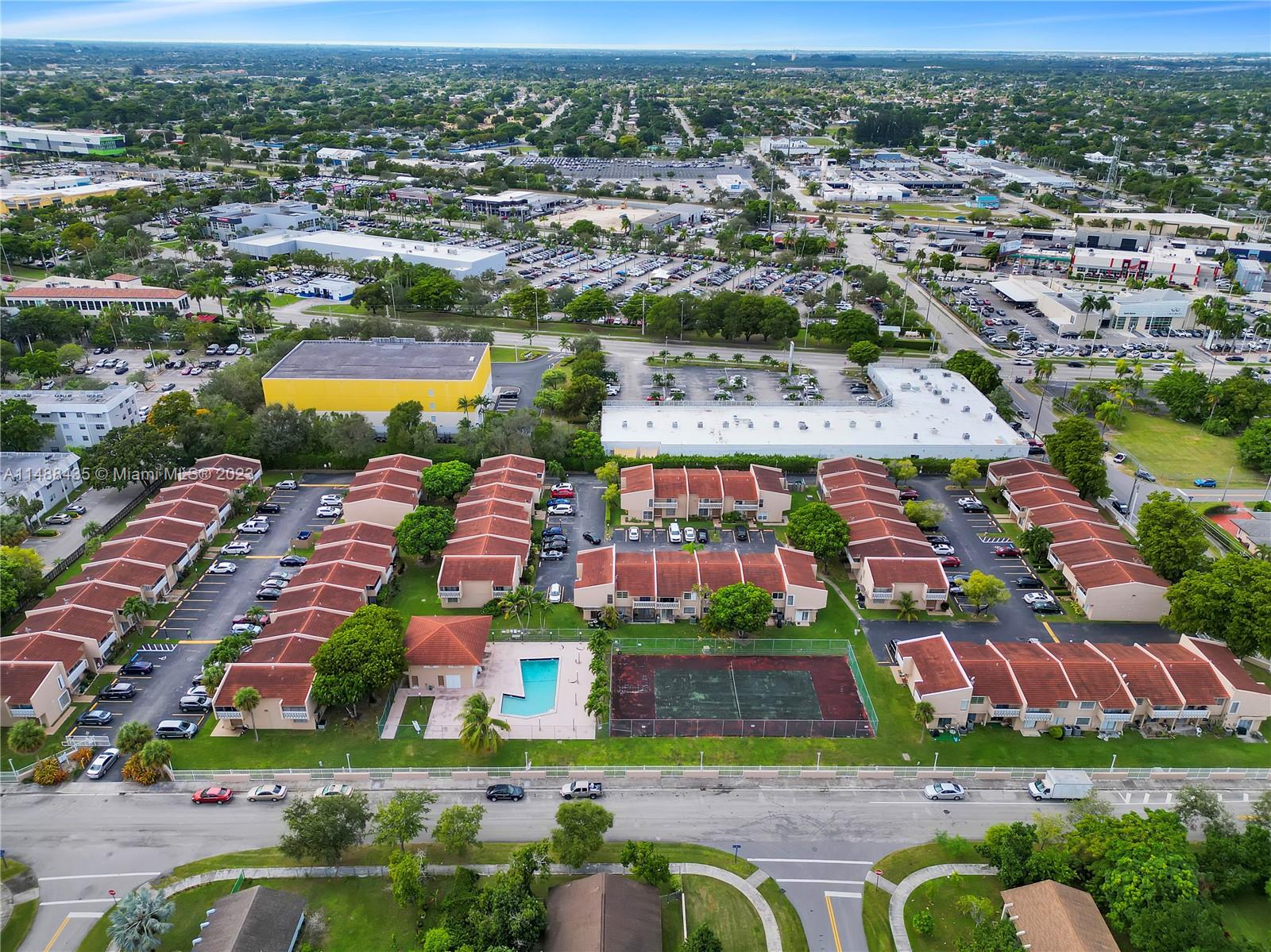 HERITAGE SQUARE CONDO - Residential