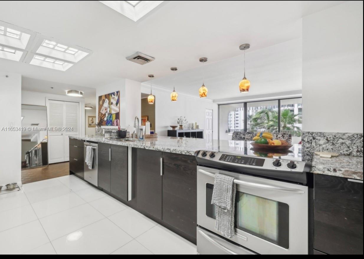 KENILWORTH CONDO - Residential