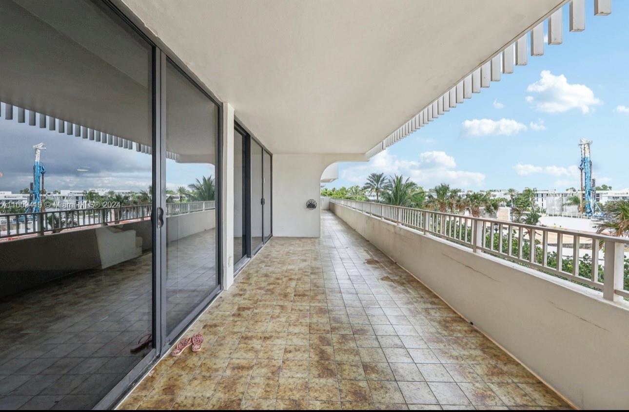 KENILWORTH CONDO - Residential