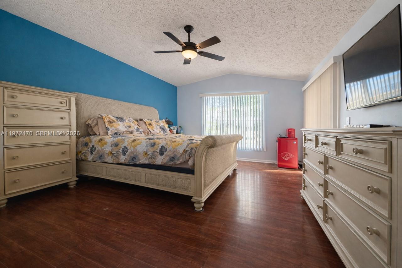 SPANISH LAKES FAIRWAYS NE - Residential