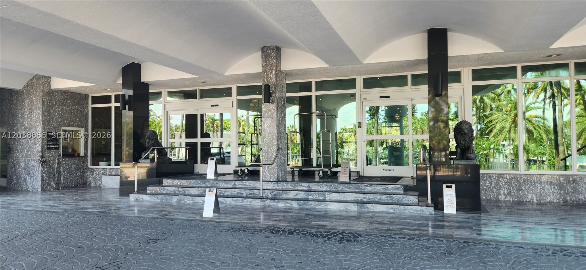 5401 Collins Ave 1513