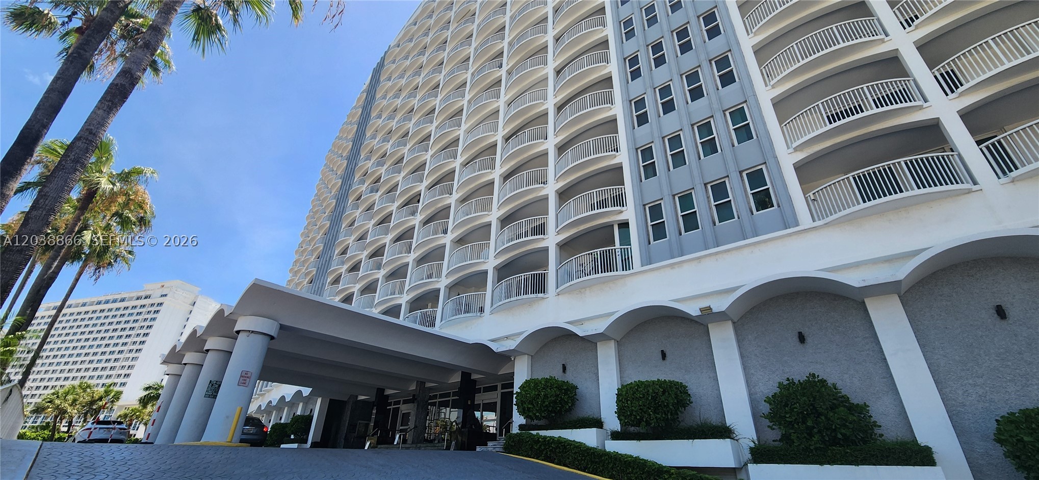 5401 Collins Ave 1513