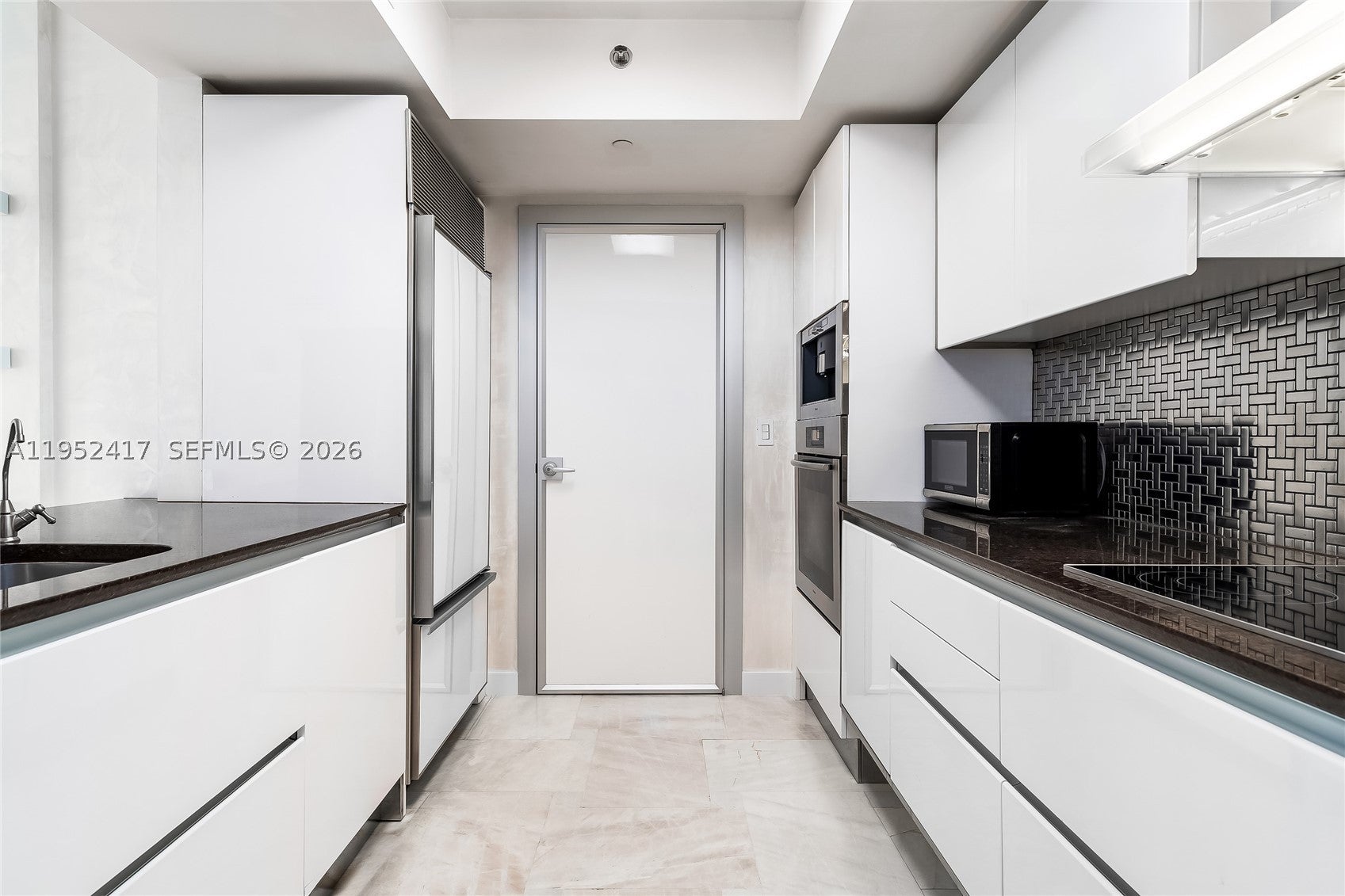 17201 Collins Ave +DEN 1403