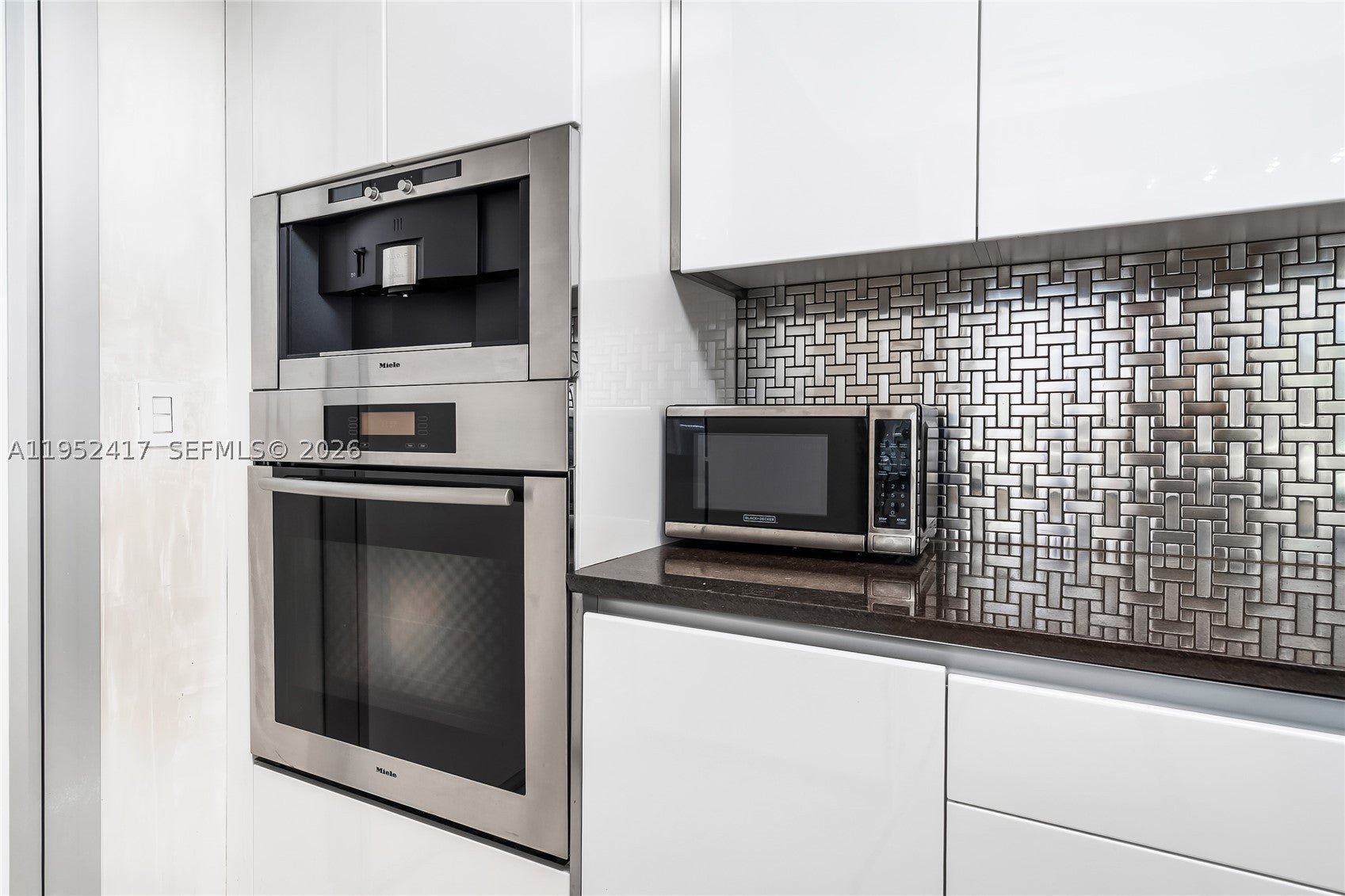 17201 Collins Ave +DEN 1403