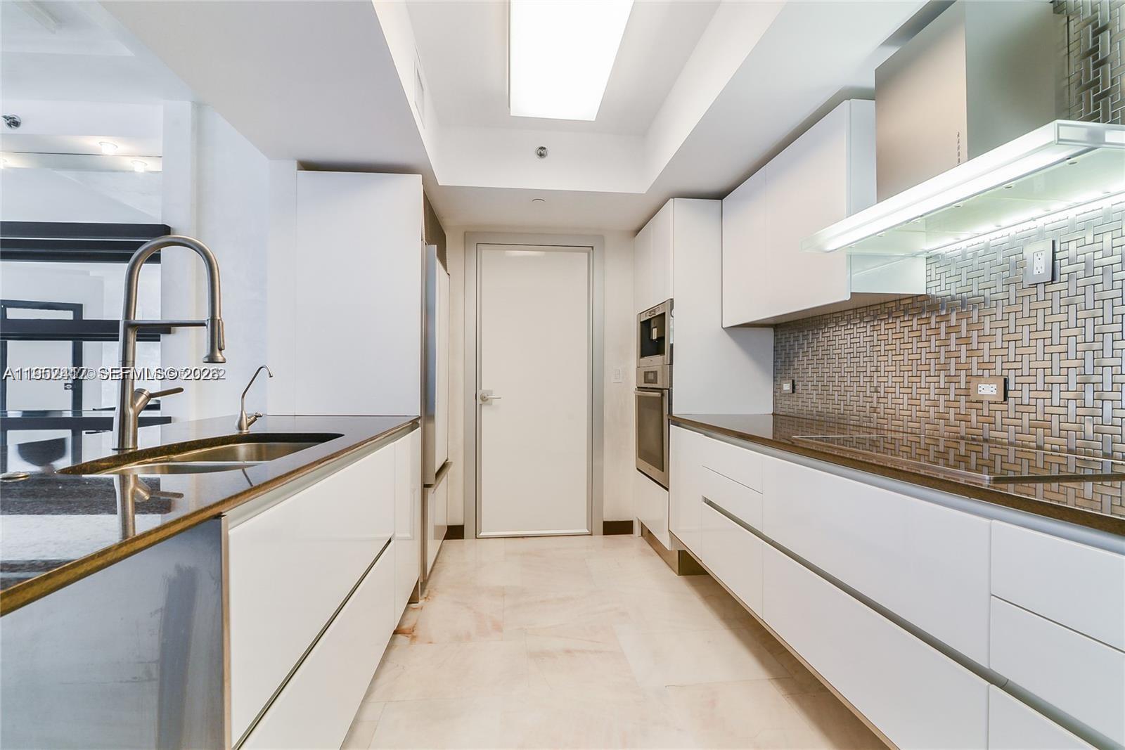 17201 Collins Ave+DEN 1403