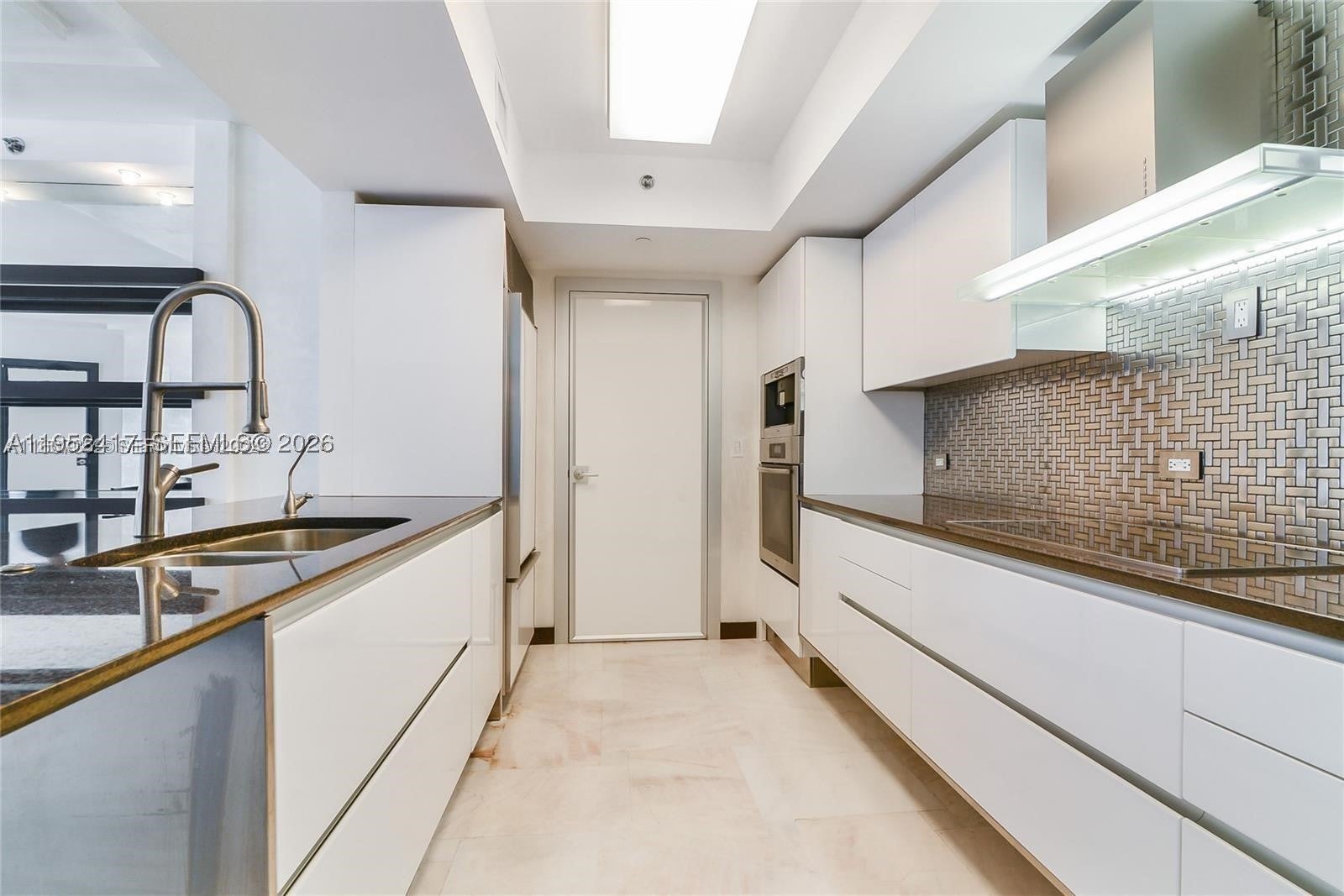 17201 Collins Ave+DEN 1403