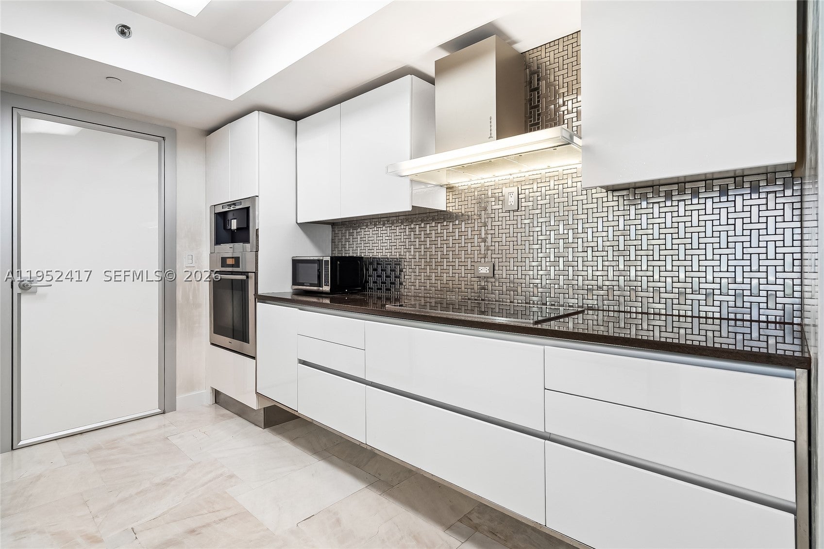 17201 Collins Ave +DEN 1403