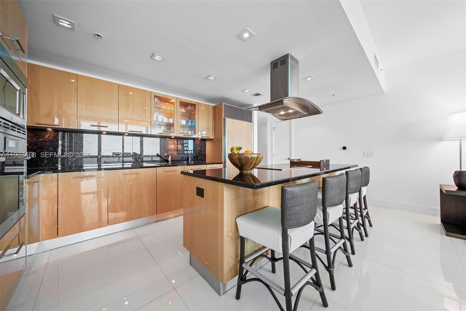 6899 Collins Ave 2207