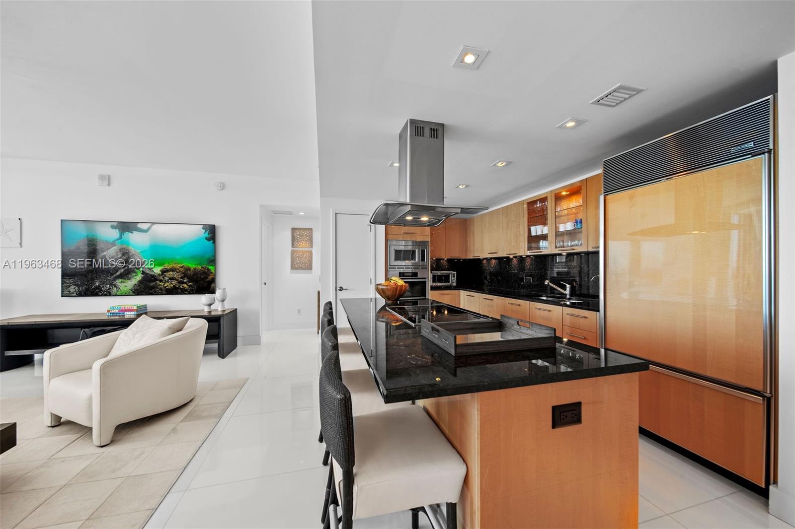 6899 Collins Ave 2207