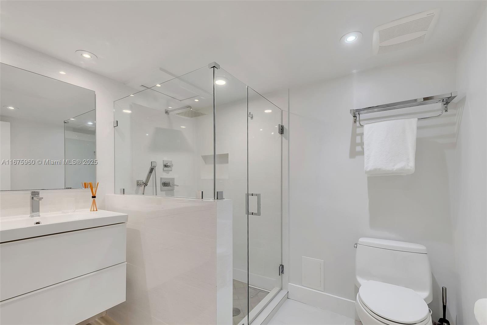 RONEY PALACE CONDO - Residential Lease