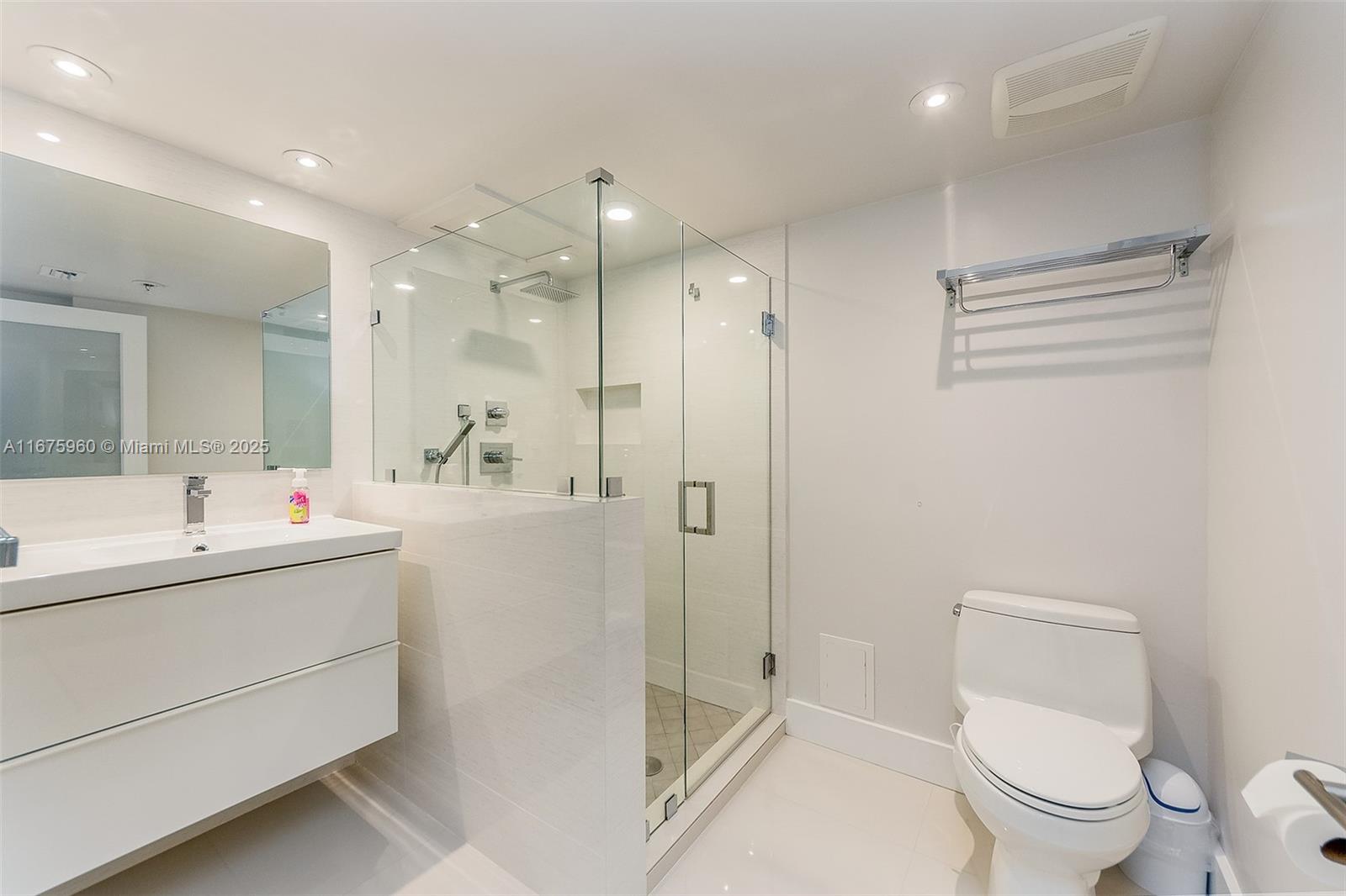 RONEY PALACE CONDO - Residential Lease