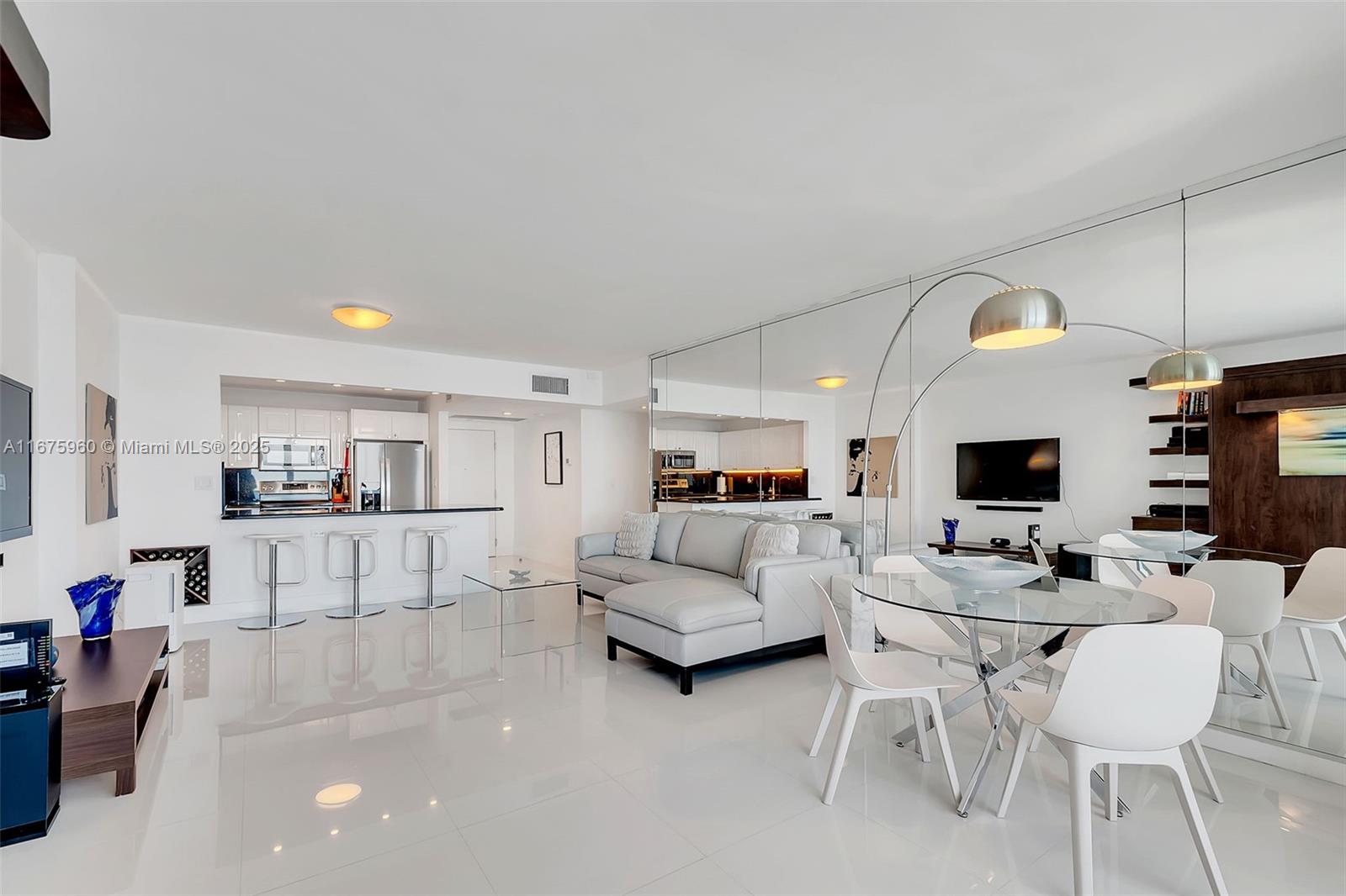 2301 Collins Ave 1139