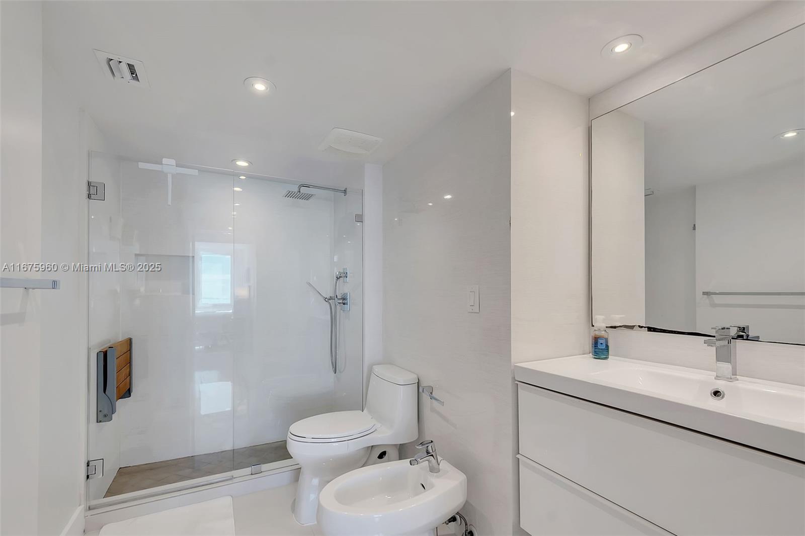 RONEY PALACE CONDO - Residential Lease