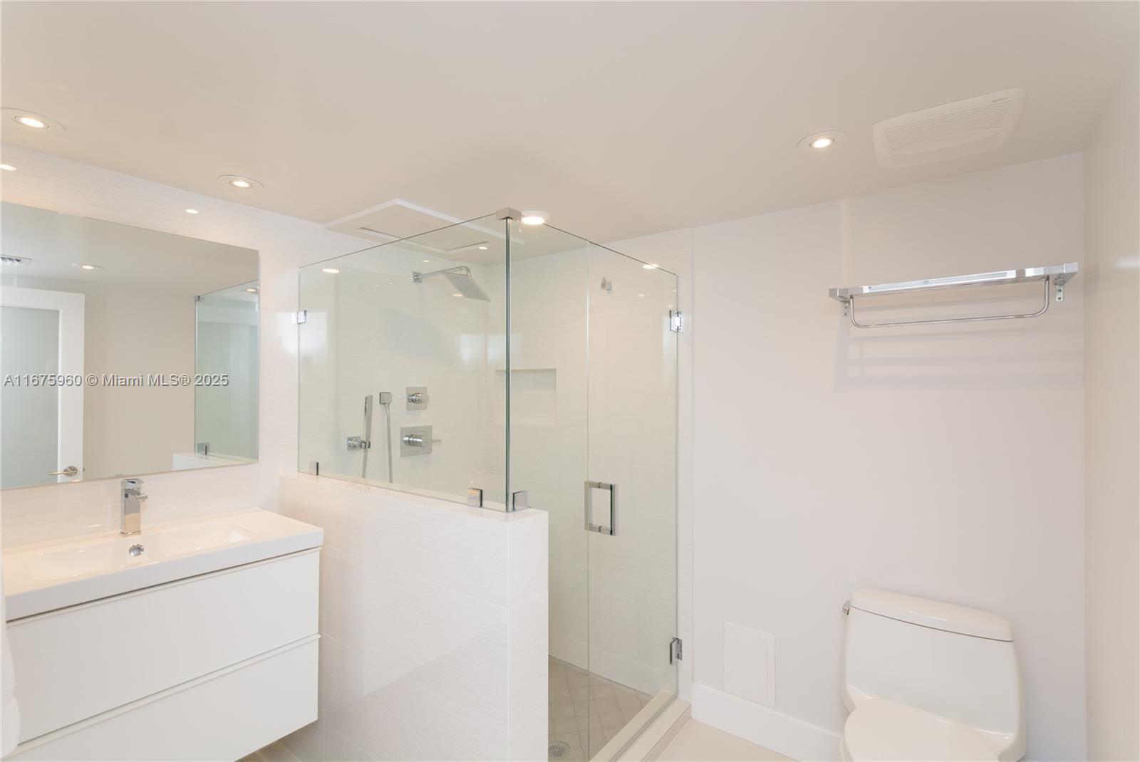 RONEY PALACE CONDO - Residential Lease