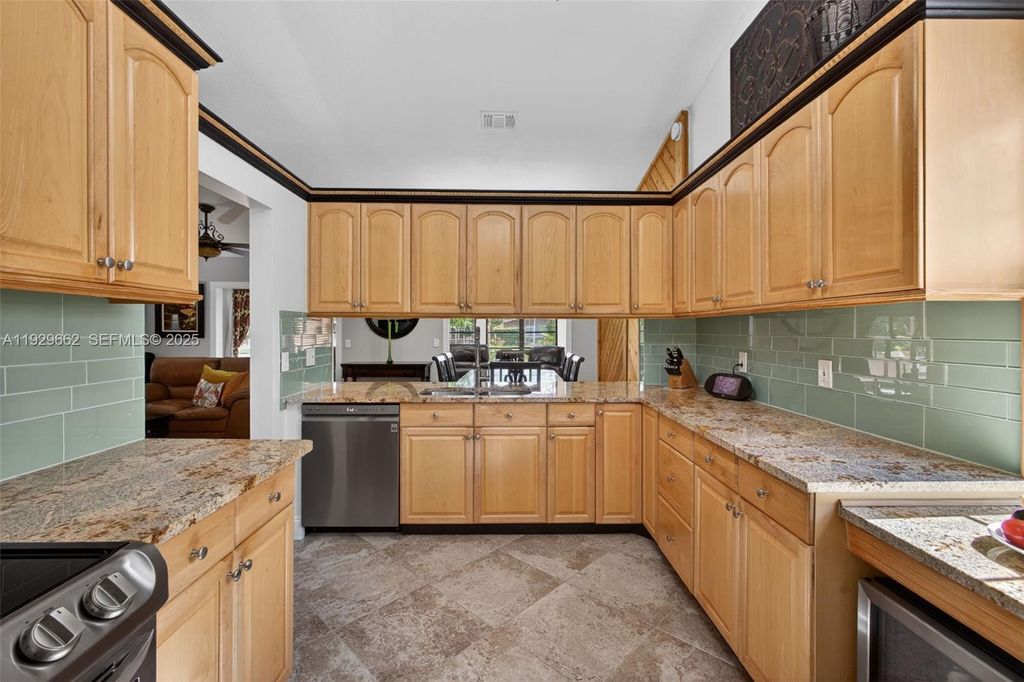 Photo of 135 Rosewood Cir, Jupiter, FL 33458 (MLS # A11929662)