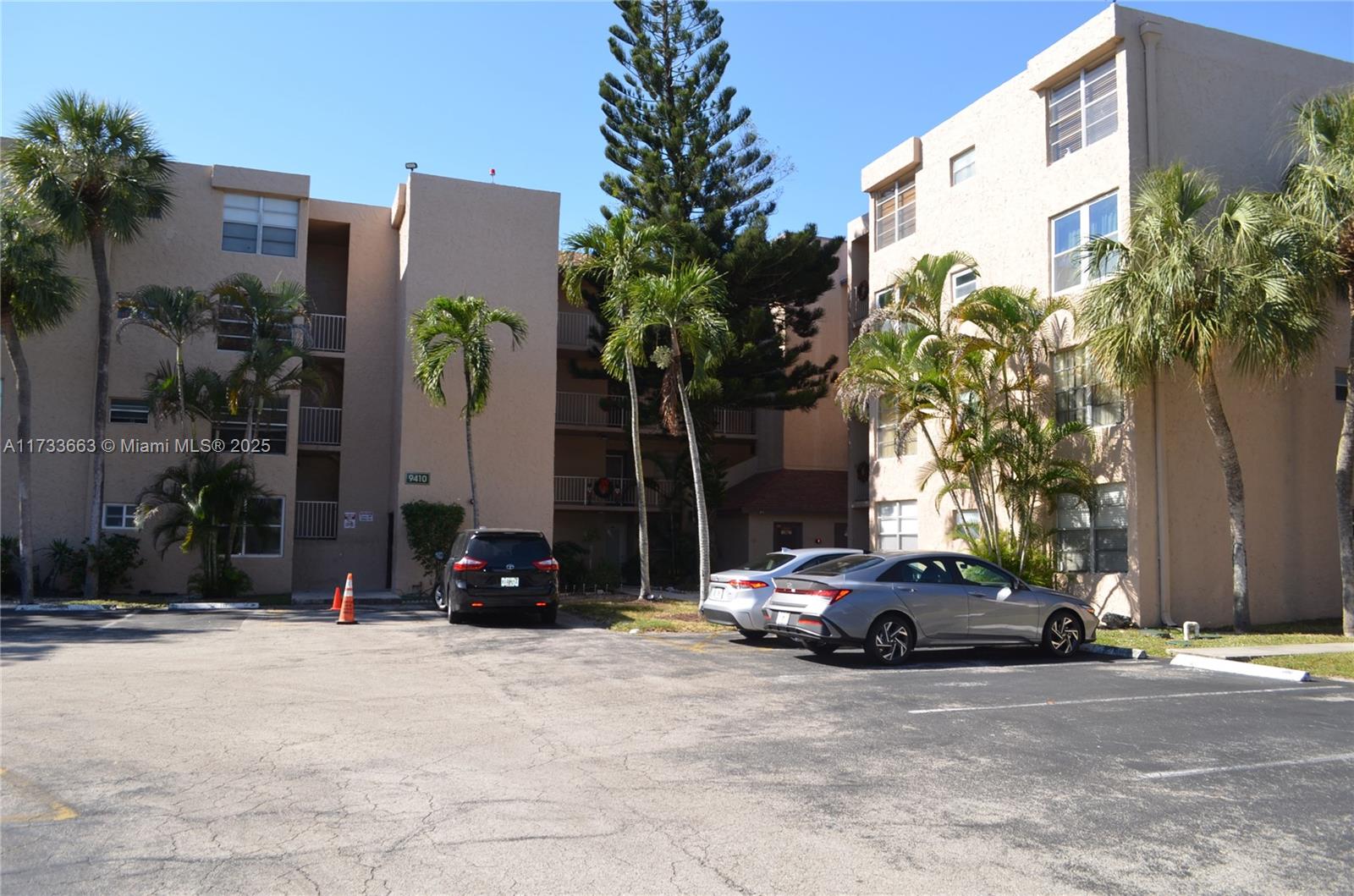 LIVE OAK CONDOMINIUM TWO - Residential