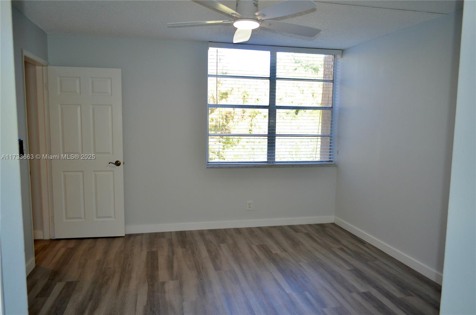 LIVE OAK CONDOMINIUM TWO - Residential