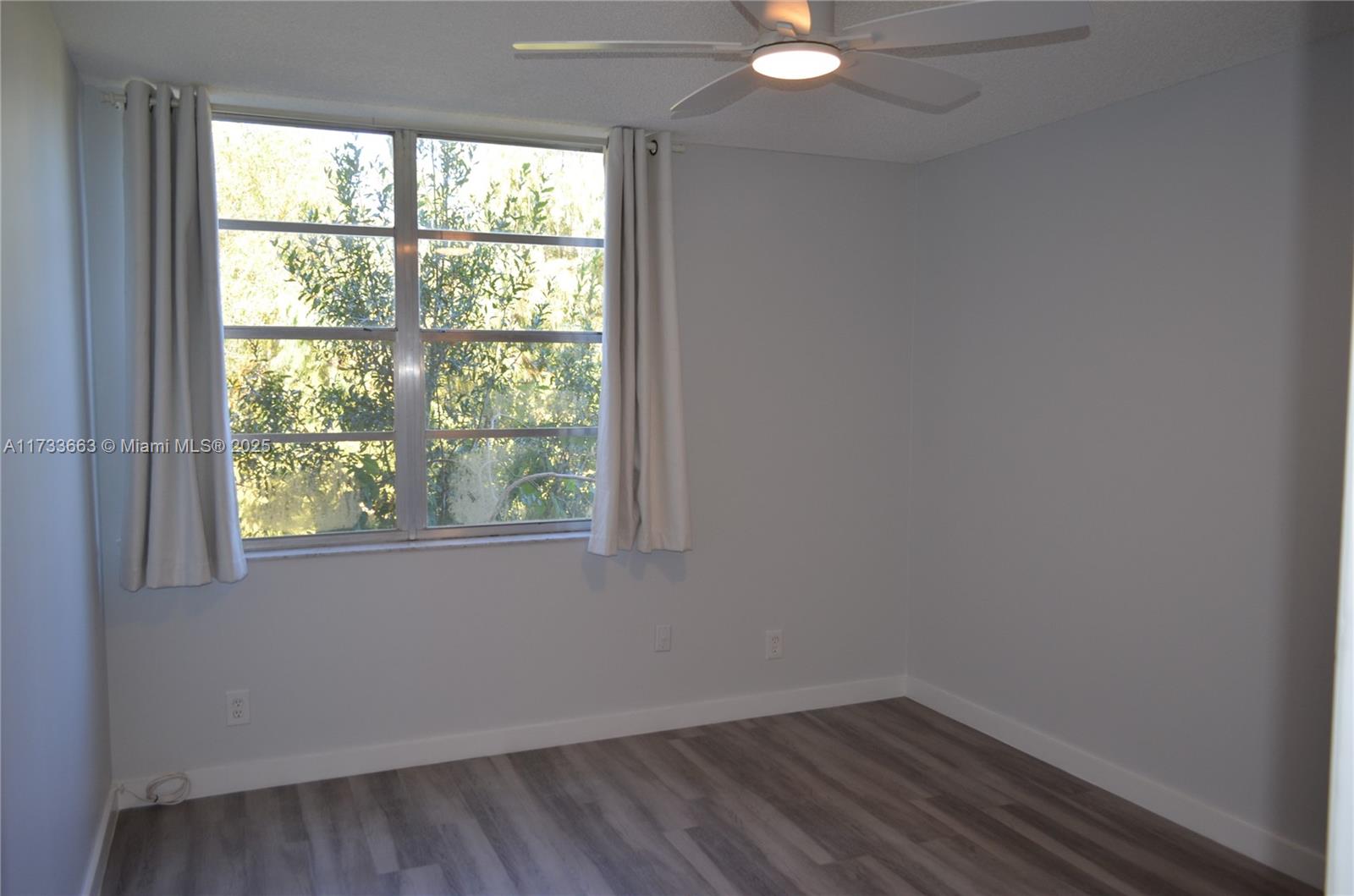 LIVE OAK CONDOMINIUM TWO - Residential