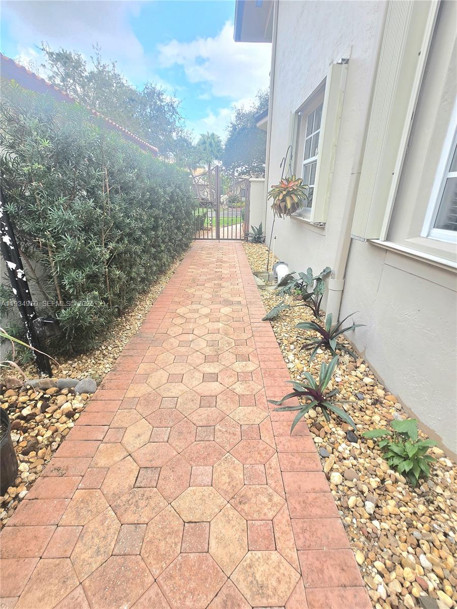 5TH ADDN TO ROYAL OAKS - Residential