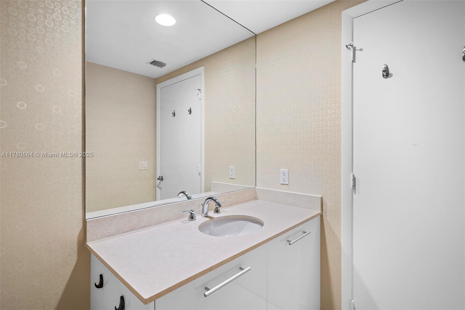 2711 HOLLYWOOD BEACH CONDO - Residential