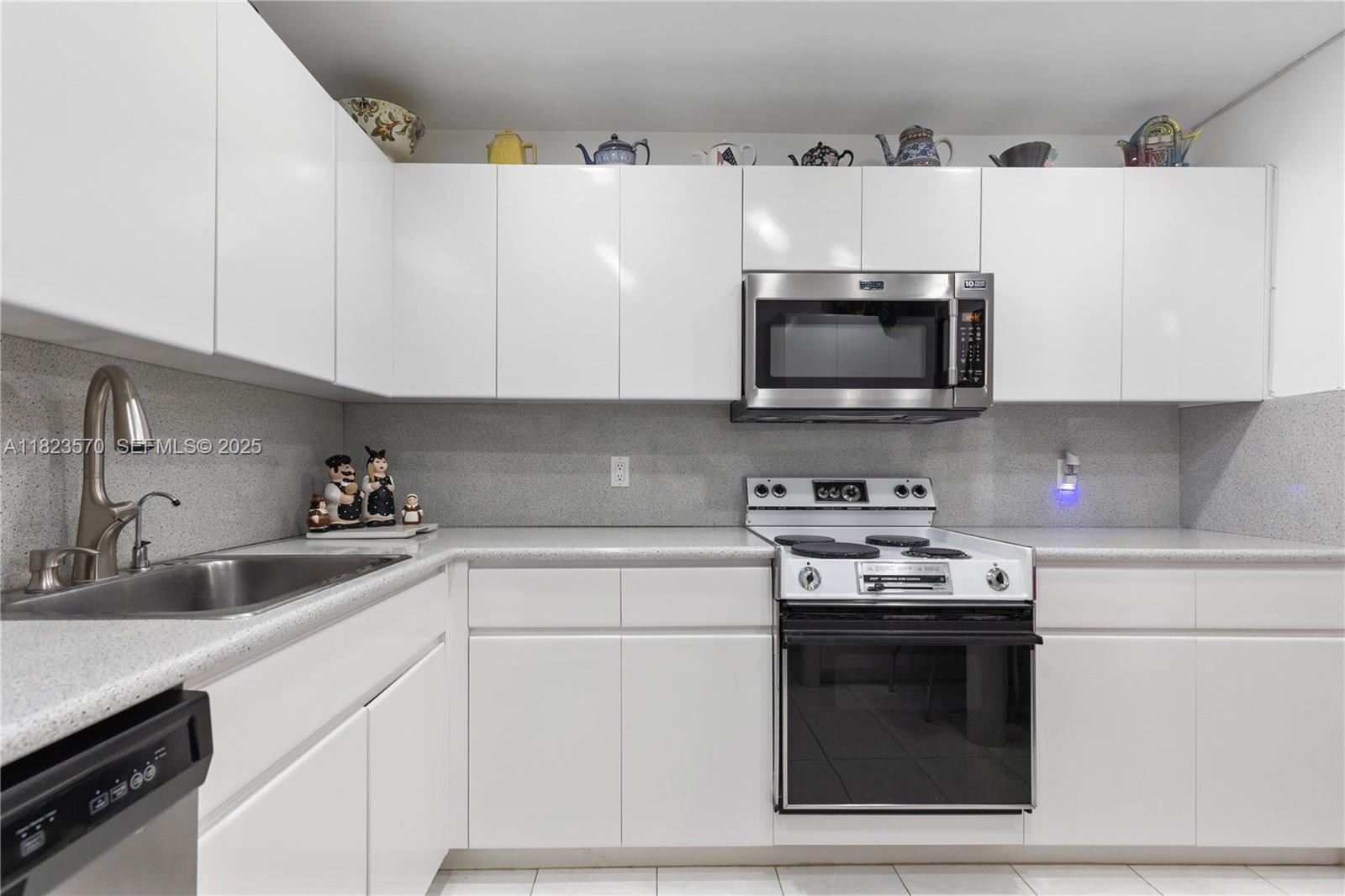 QUADOMAIN TOWER I AND IV - Residential