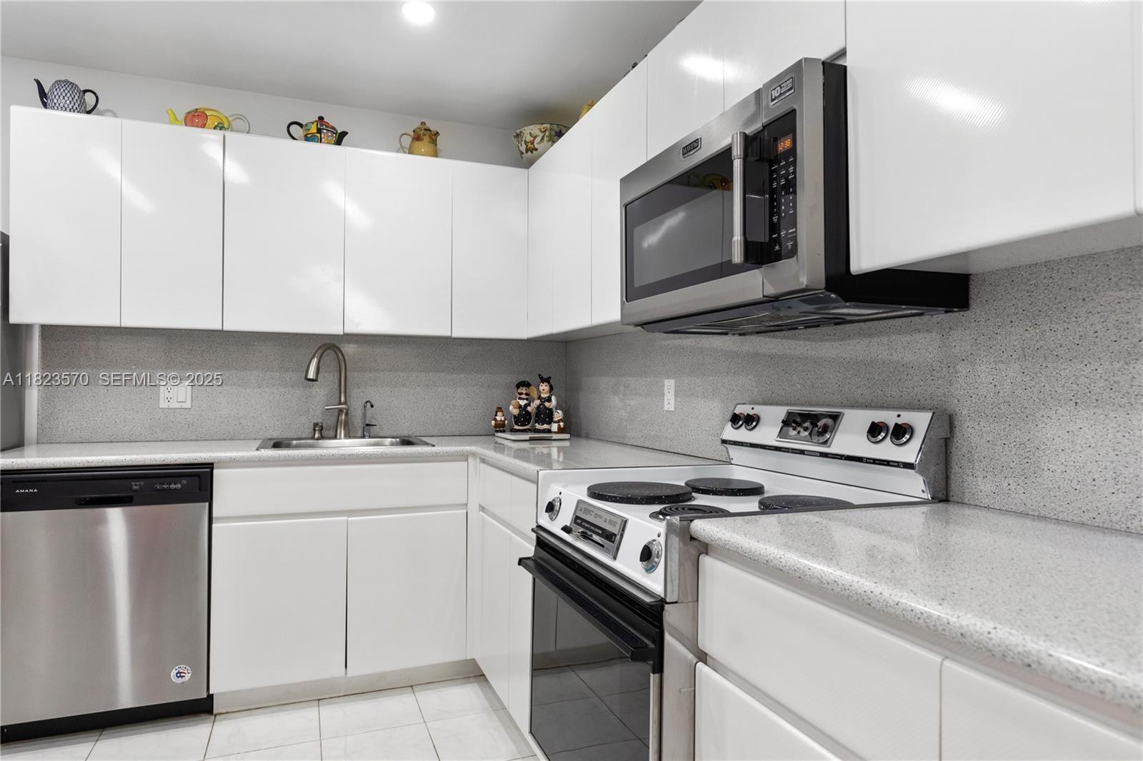 QUADOMAIN TOWER I AND IV - Residential