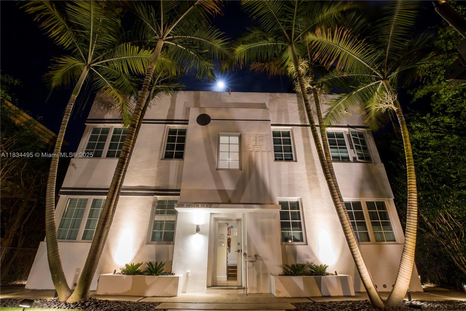 Large one bedroom in charming Art Deco renovated property with new floors, impact-resistant windows, central A/C, new quartz countertops and s/s appliances. Each unit has its own W/D in unit. Location is a short walk to beach, restaurants, shopping and to Lincoln Road. Gated building with security cameras and access granted via cell phones.