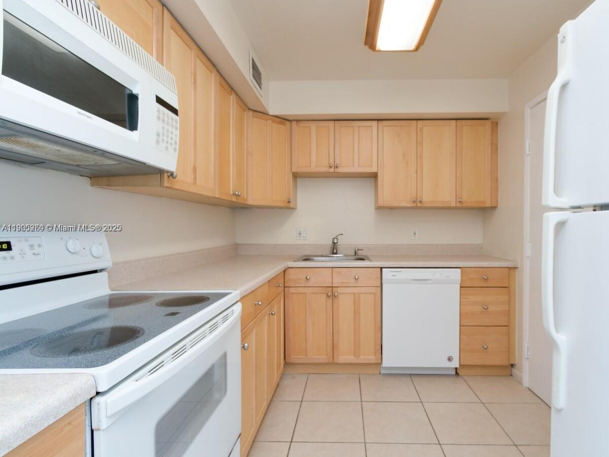 STRATFORD HOUSE CONDO - Residential