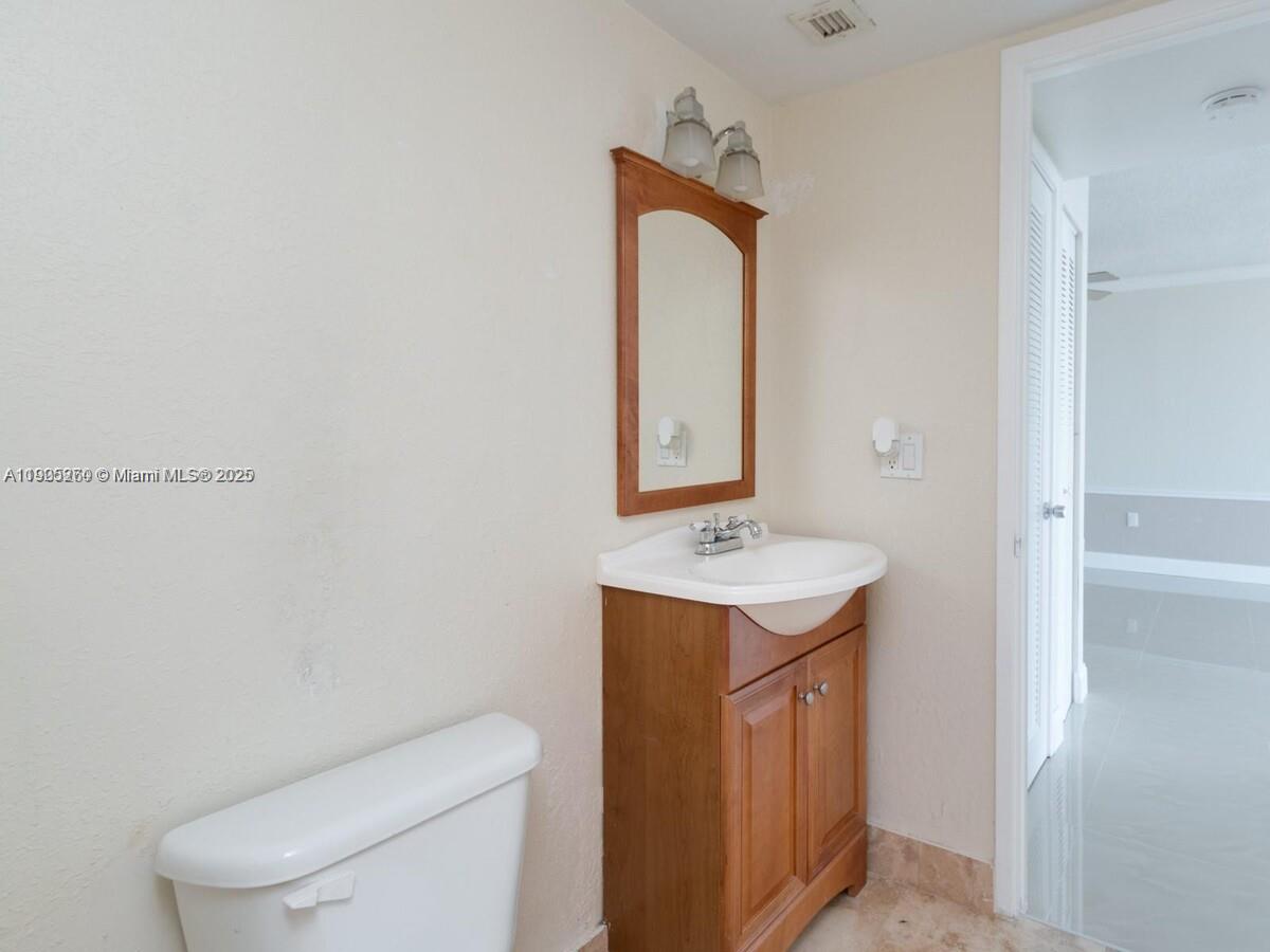 STRATFORD HOUSE CONDO - Residential