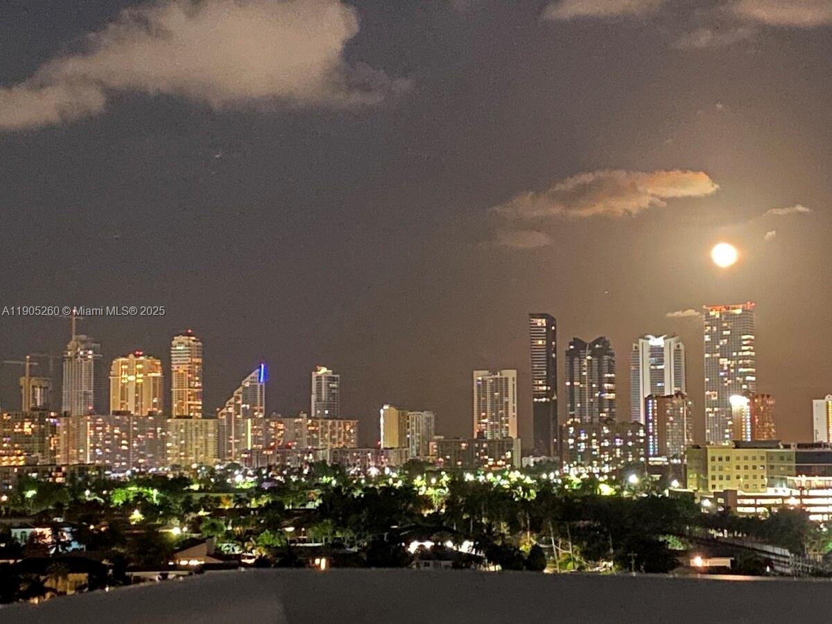 STRATFORD HOUSE CONDO - Residential